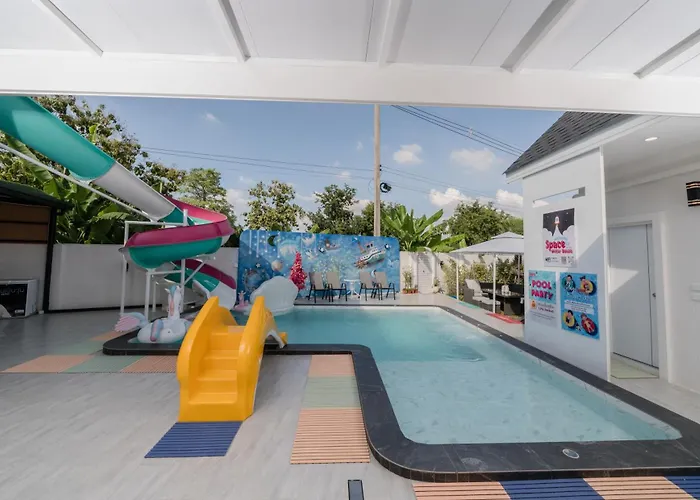 Space Water House พูลวิลล่าครอบครัว * Ban Pong (Ratchaburi)